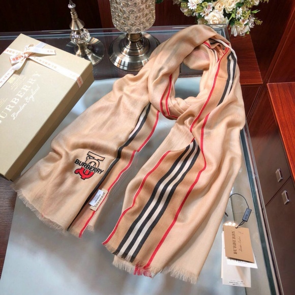 BURBERRY   scarf - Picture 4 of 8
